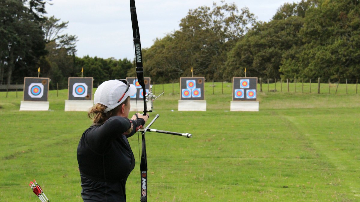 Archer at full draw with a 400 spine arrow on a 60 pound compound bow